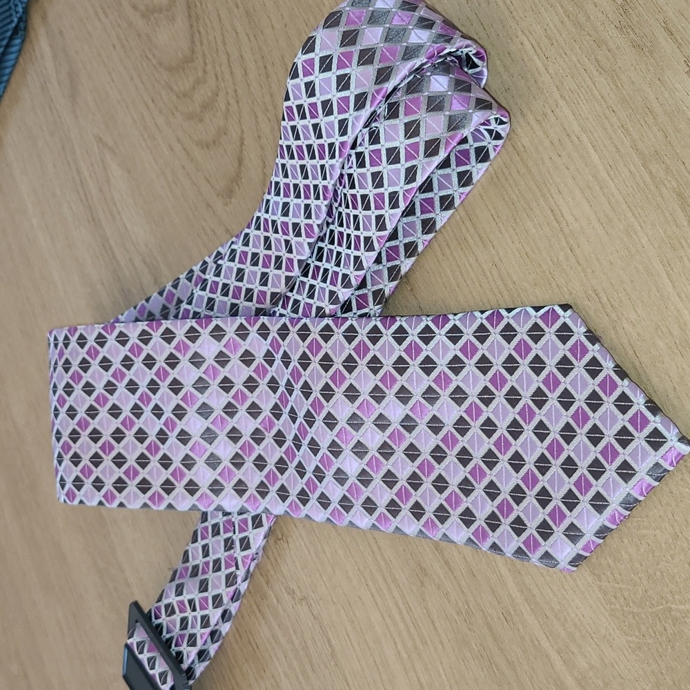 New by match tie